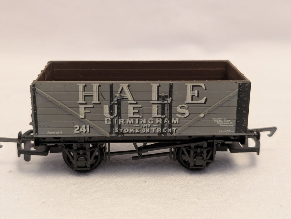 Airfix OO Gauge 7 Plank Open Wagon 'Hale Fuels' Goods Wagon 241