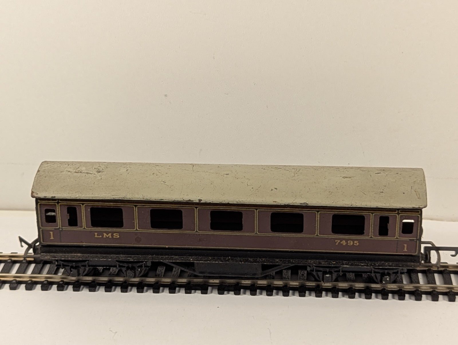 Trix OO Gauge LMS Tinplate 1st Class Composite Coach