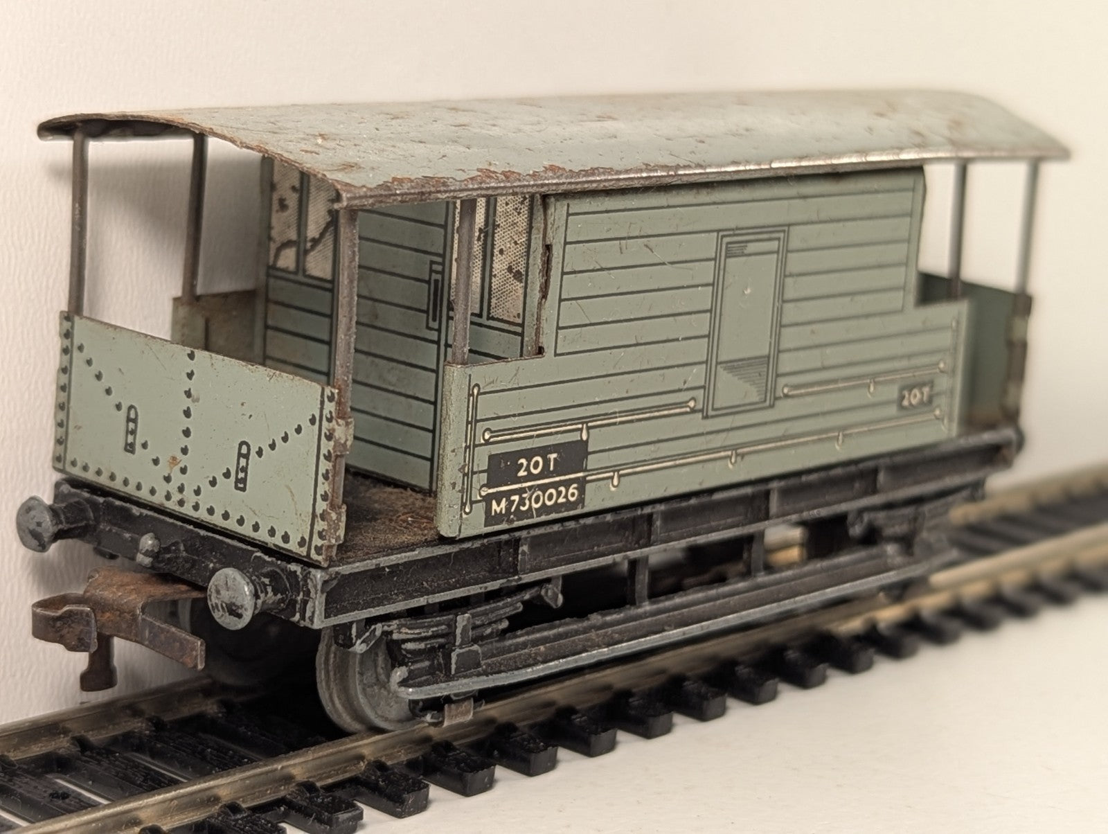 Hornby Dublo 32045 BR 20 Ton Goods Brake Van OO Gauge - Chipped Paint