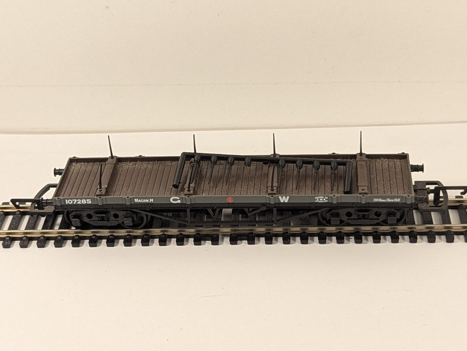Hornby R6015 OO Gauge GWR Macaw B Bogie Bolster Wagon 107285