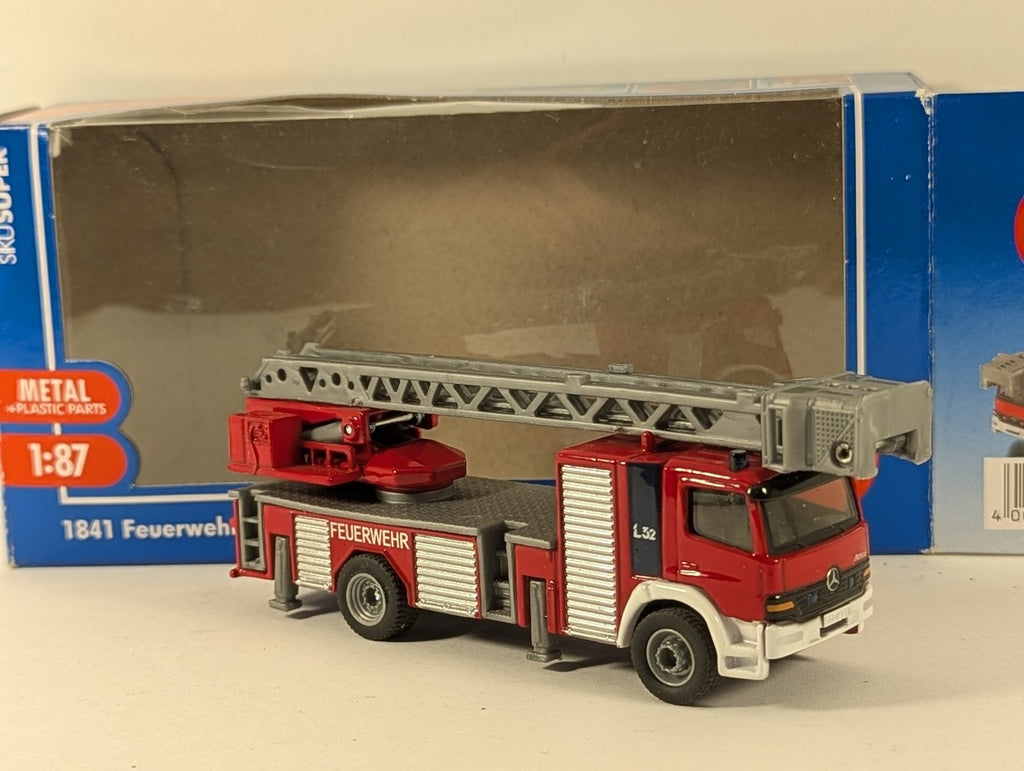 Siku 1:87 Feuerwehr-Drehleiter Fire Engine Die-cast Vehicle 1841