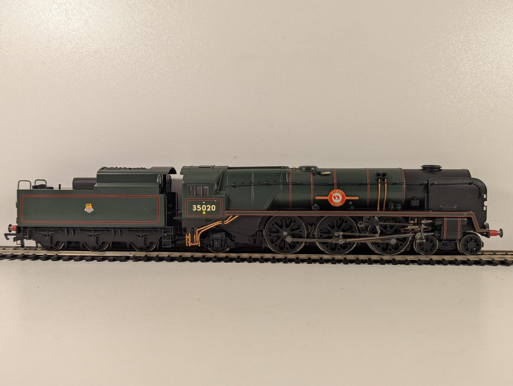 Hornby R2204 Merchant Navy Class 'Bibby Line' BR Lined Green Steam Locomotive