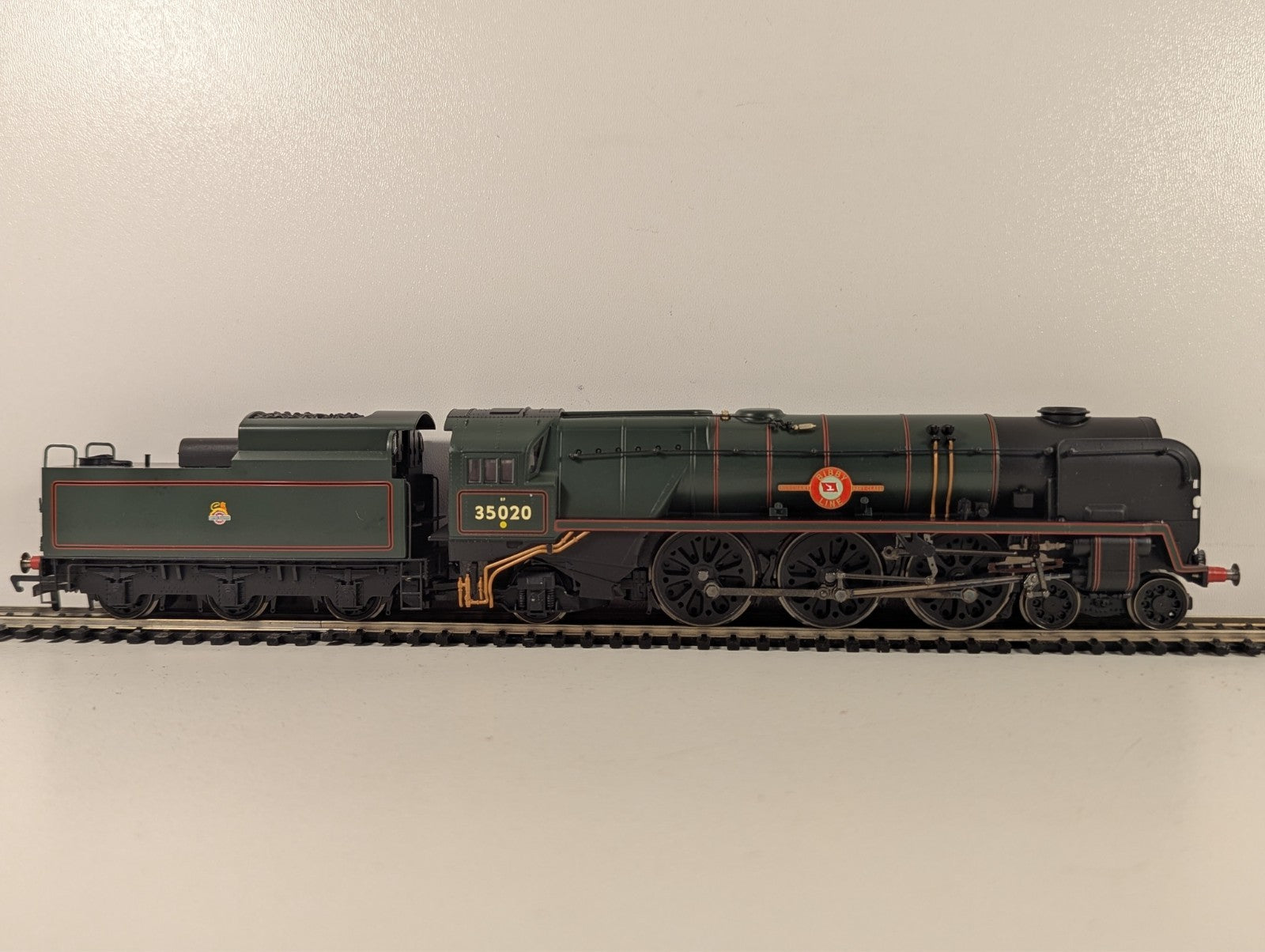 Hornby R2204 Merchant Navy Class 'Bibby Line' BR Lined Green Steam Locomotive