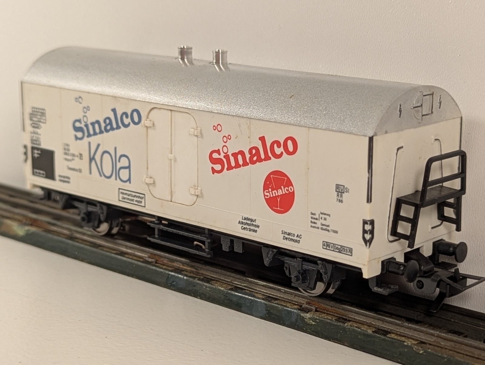 Herkat HO Refrigerator Car – “Sinalco Kola” – 3-Rail