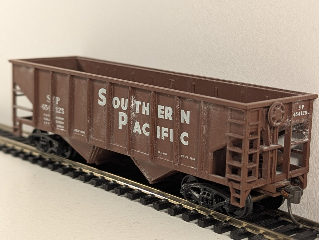 Walthers Trainline HO Gauge Southern Pacific 2-Bay Hopper Wagon