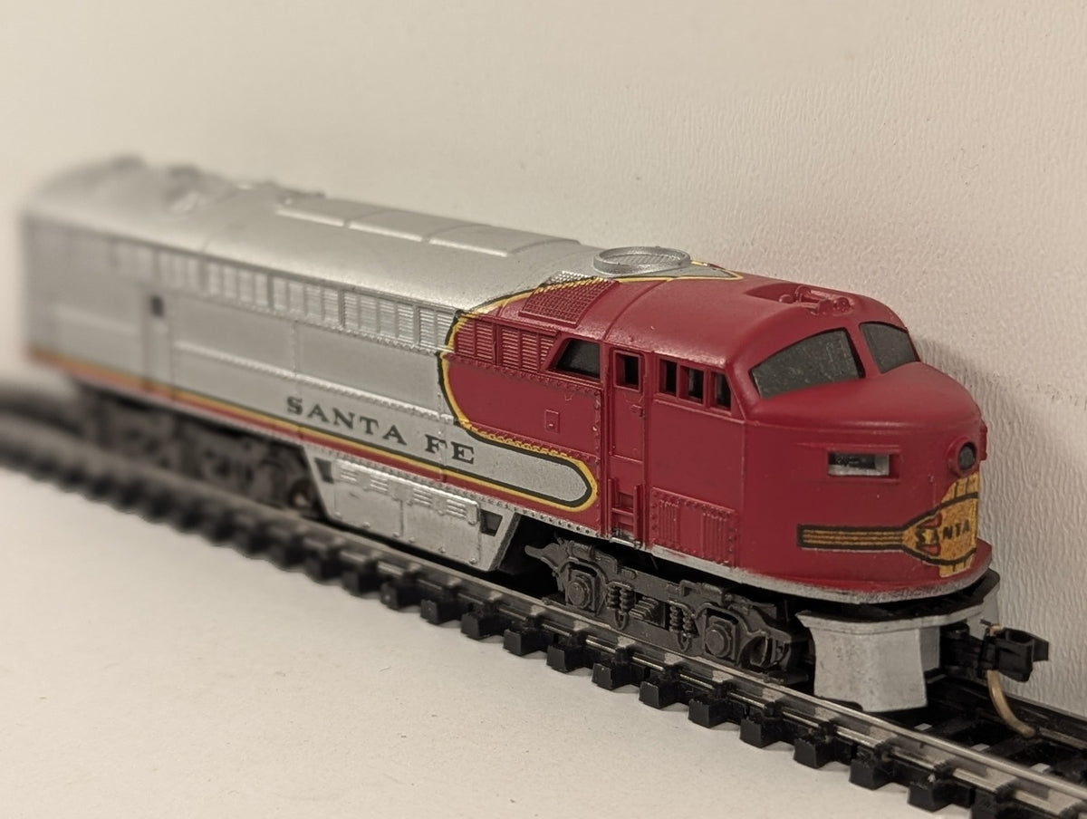 Atlas N Gauge FM C-Liner Diesel Locomotive Santa Fe Warbonnet 2131