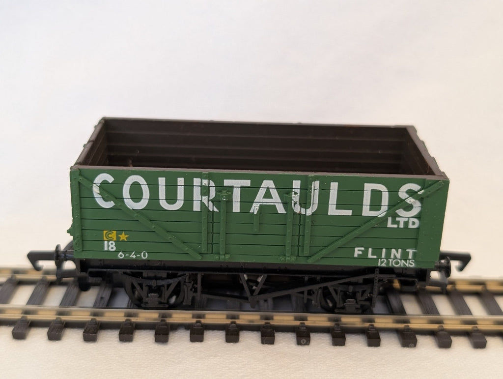 Mainline OO Gauge 7 Plank Open Wagon Courtaulds Goods Wagon 18 Courtaulds Green