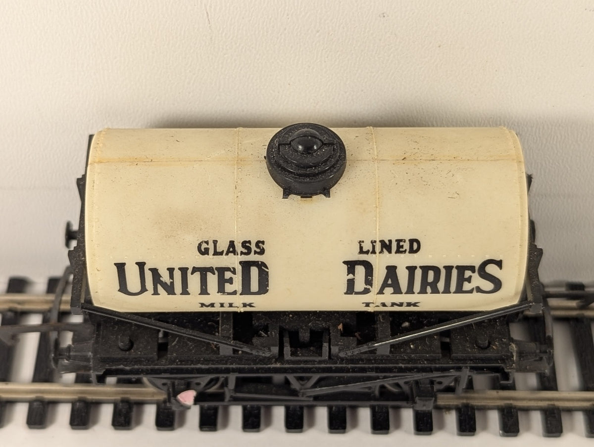 Hornby OO Gauge 6-Wheel Milk Tank Wagon Goods Wagon United Dairies R127