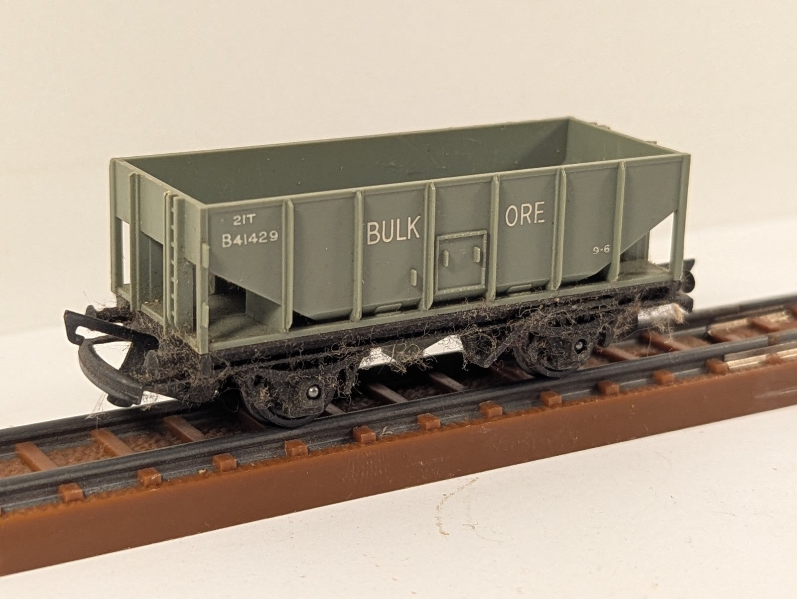 Tri-ang TT Gauge T274 21-Ton Bulk Ore Hopper Wagon