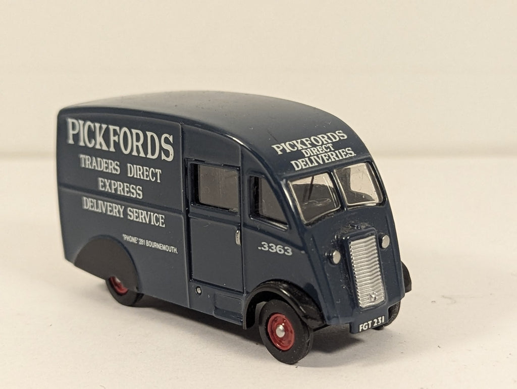 Oxford Diecast 1:76 Scale Commer Q25 Van Die-cast Vehicle FGT 231 Pickfords