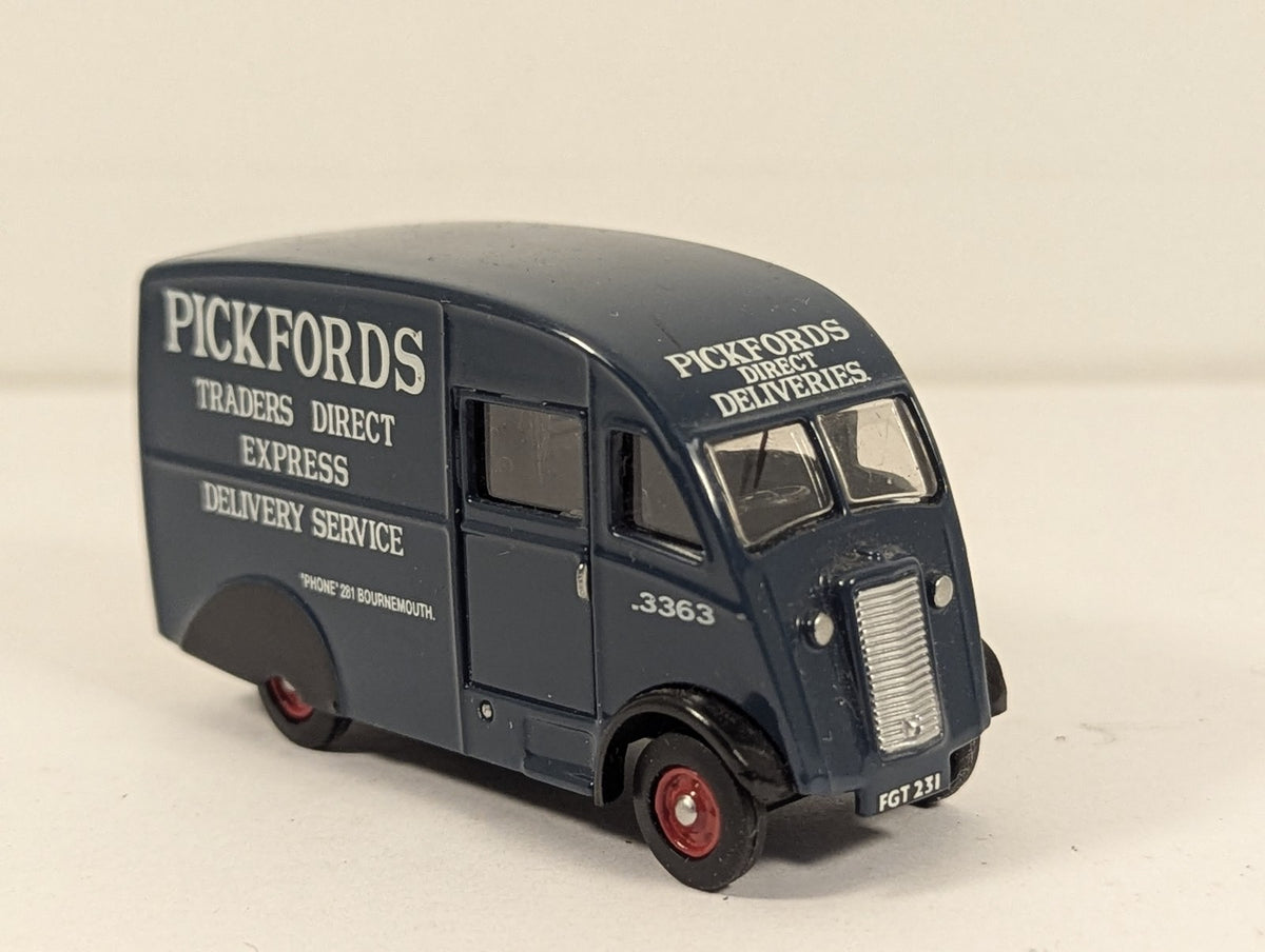 Oxford Diecast 1:76 Scale Commer Q25 Van Die-cast Vehicle FGT 231 Pickfords