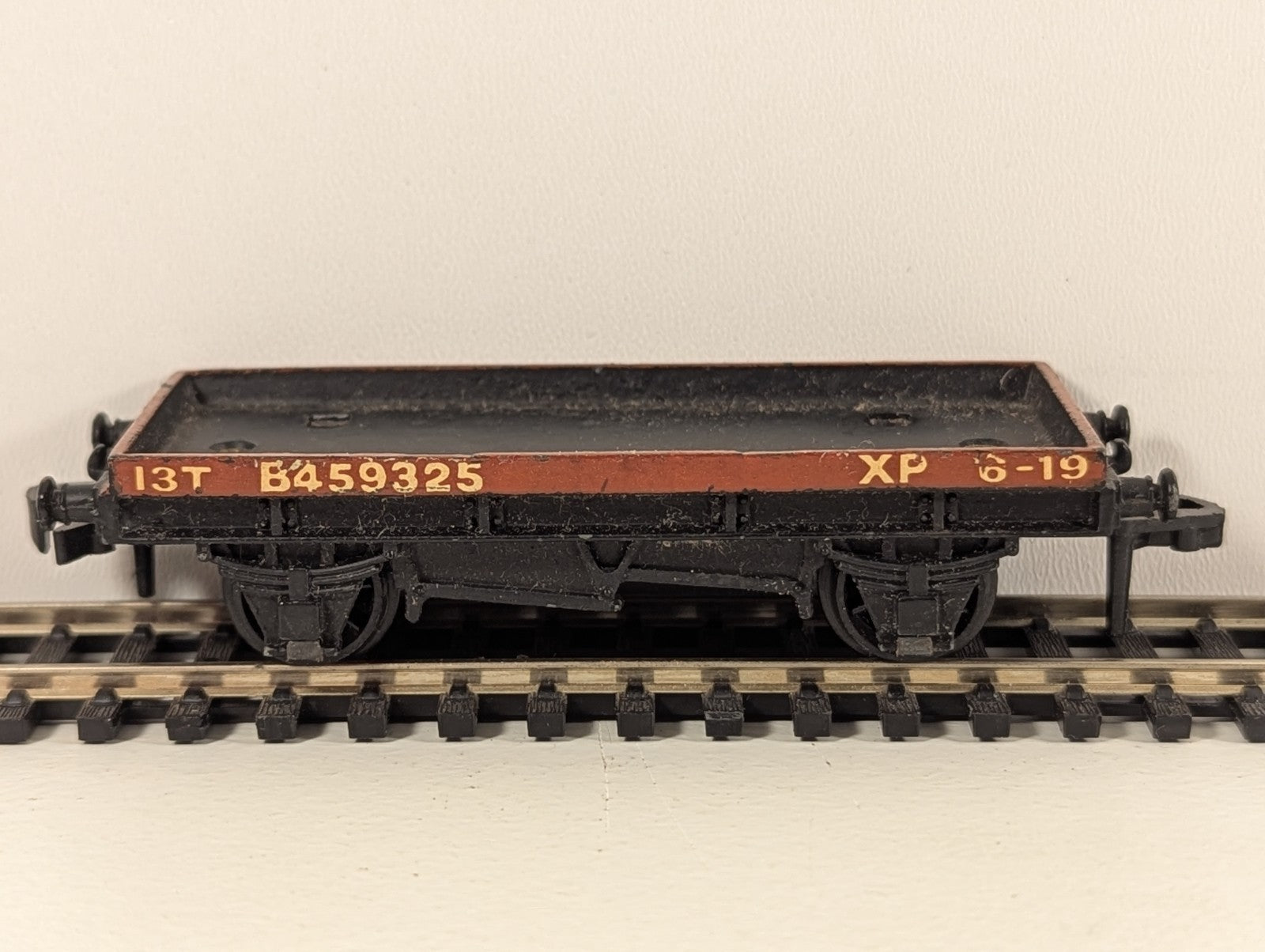 Hornby Dublo 13-Ton Flat Wagon B459325 in BR Bauxite