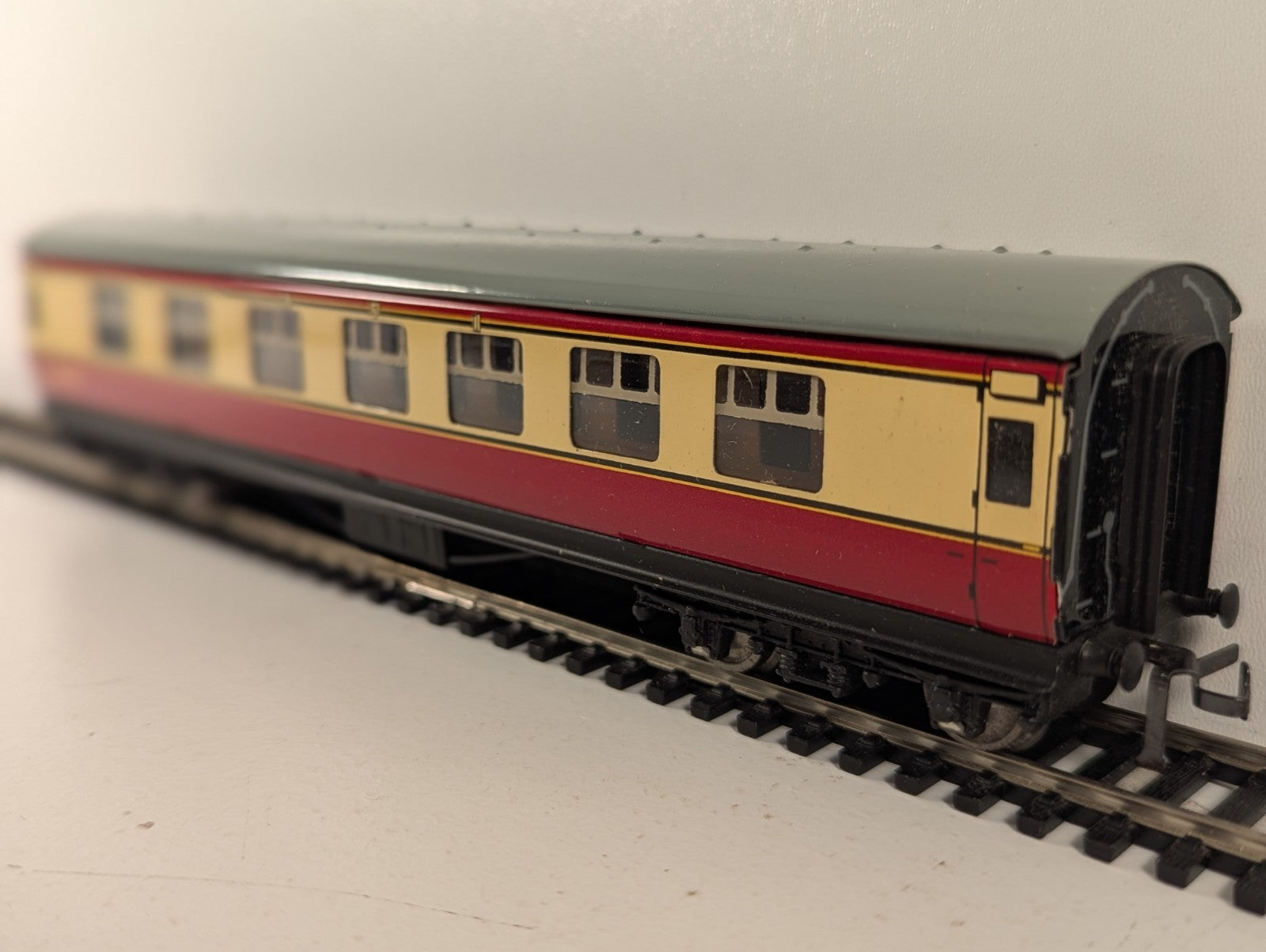Hornby Dublo 32017 OO Gauge LMS Stanier Composite Coach M4183