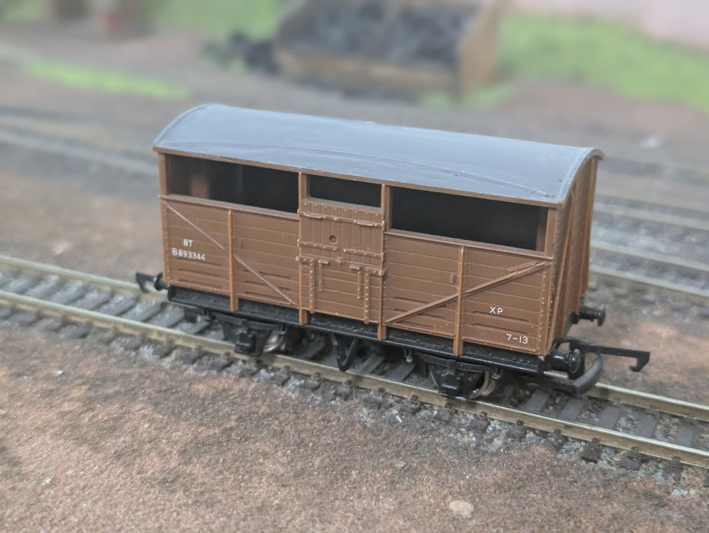 Wrenn W4630 8 Ton Cattle Wagon OO Gauge