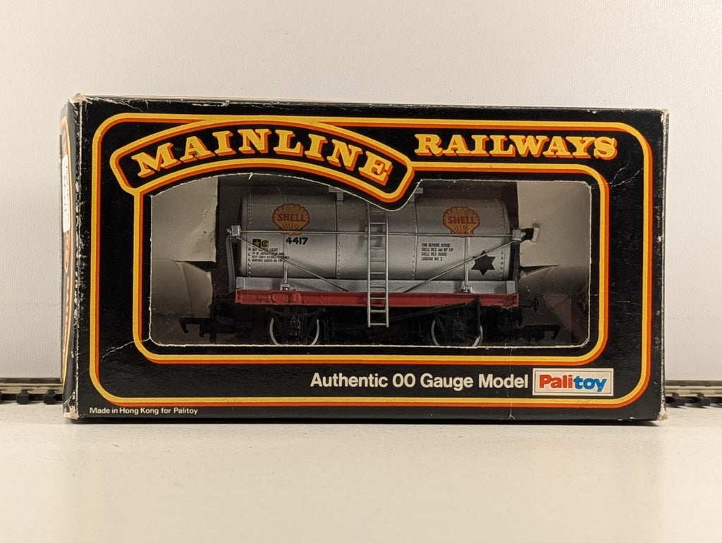 Bachmann OO Gauge 14-Ton Silver Petrol Tank Wagon - Wrong Box