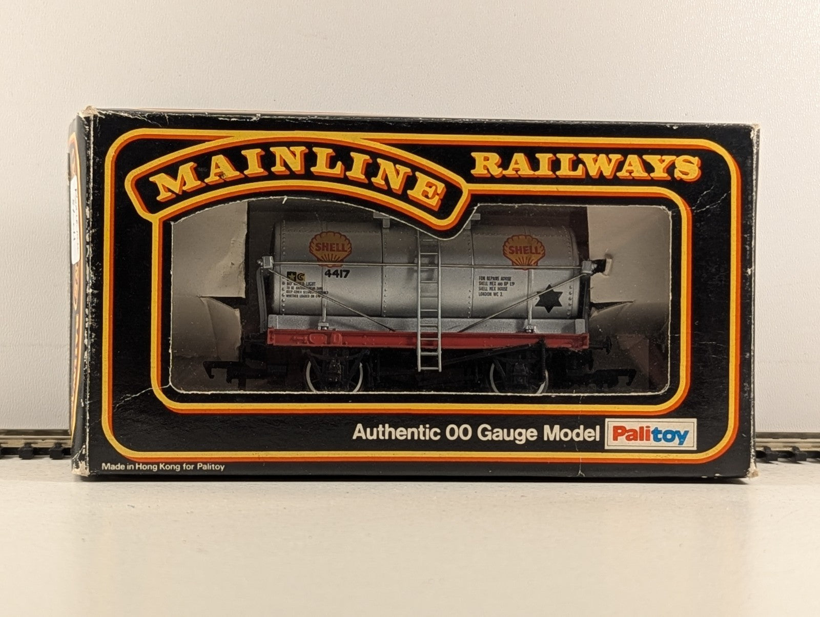 Bachmann OO Gauge 14-Ton Silver Petrol Tank Wagon - Wrong Box