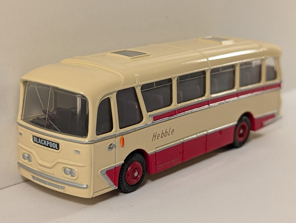 EFE Harrington Cavalier Coach – Hebble Livery – 1:76 Scale