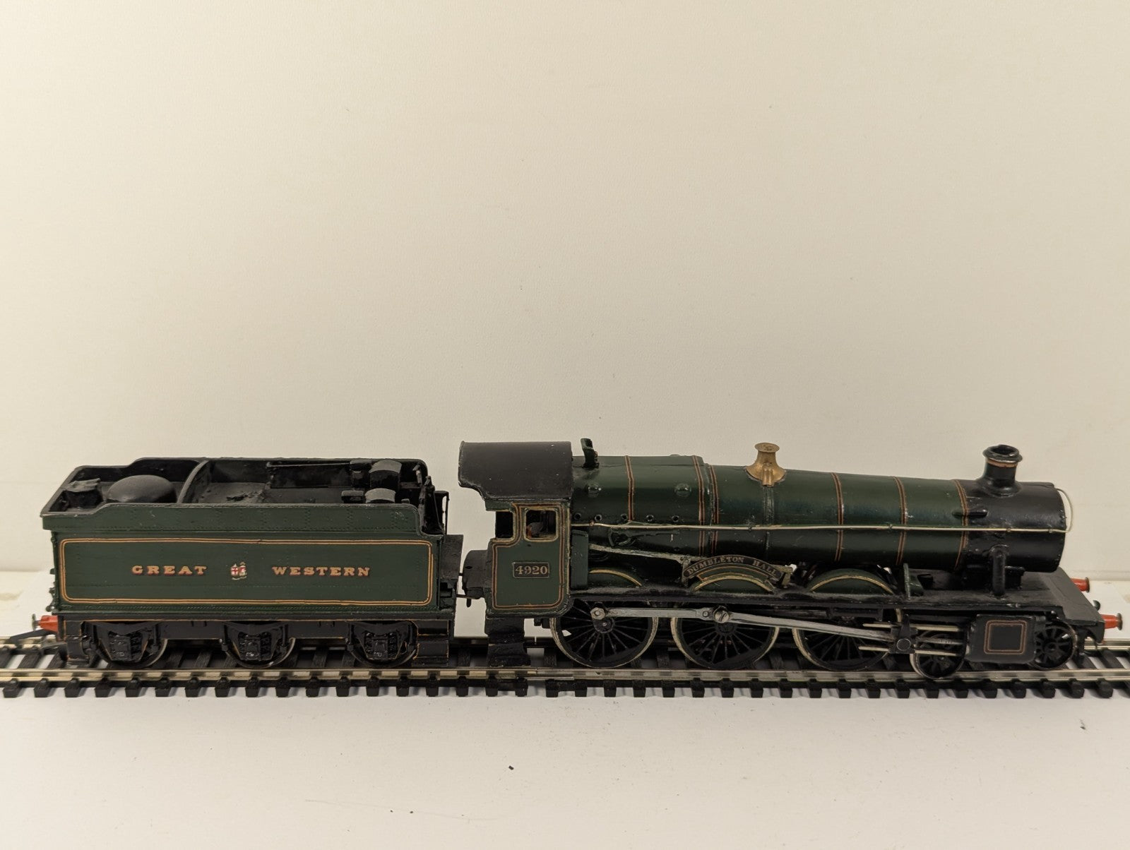 Wills Finecast OOGauge GWR Hall Class Locomotive & Tender Kit - Non-Runner Boxed