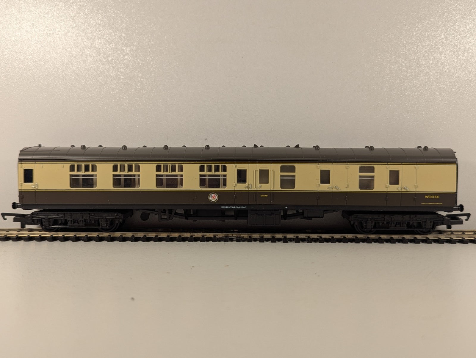 Hornby OO Gauge BR Mk1 Brake Second Corridor (BSK) Passenger Coach