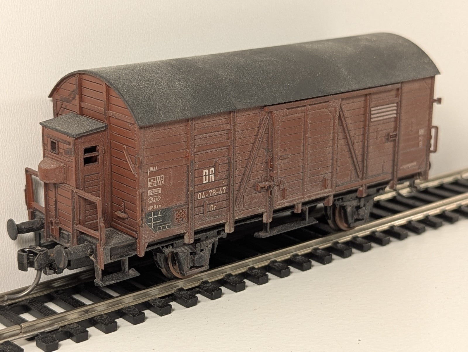 Piko 5-6452-01 – Covered Goods Van with Brakeman’s Cab (H0 Gauge)