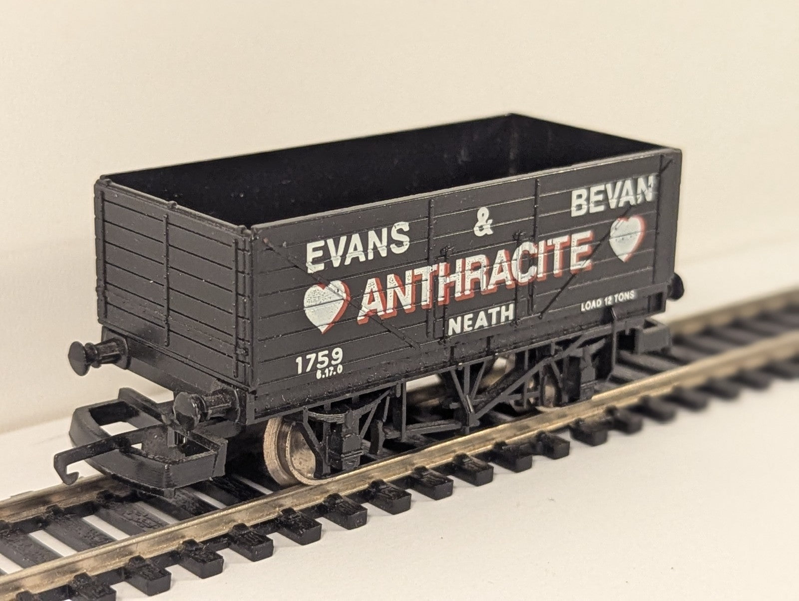 Lima OO Gauge Evans & Bevan Anthracite 7 Plank Wagon 1759