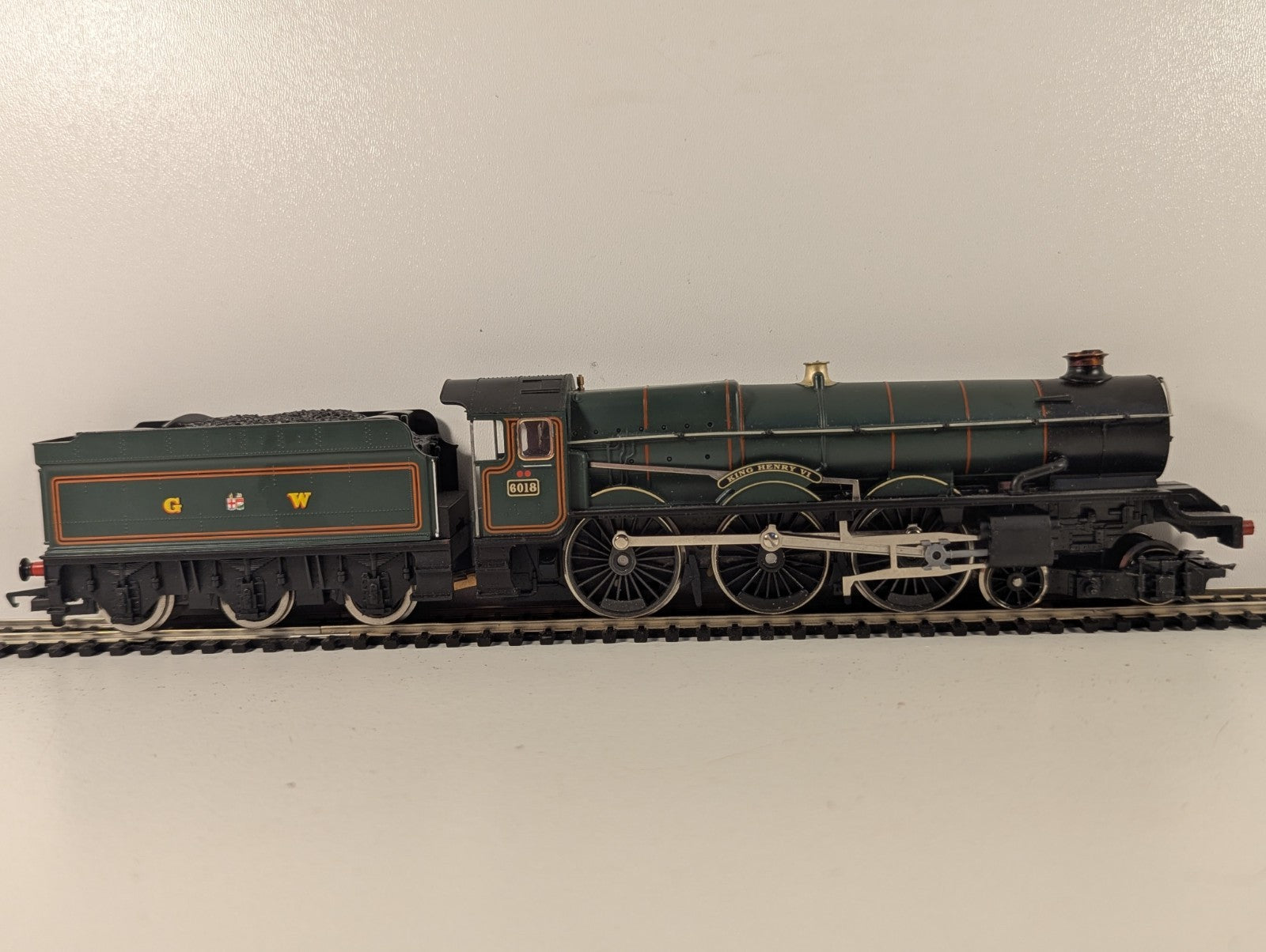 Hornby GWR King Class "King Henry VI" 4-6-0 Steam Locomotive OO Gauge