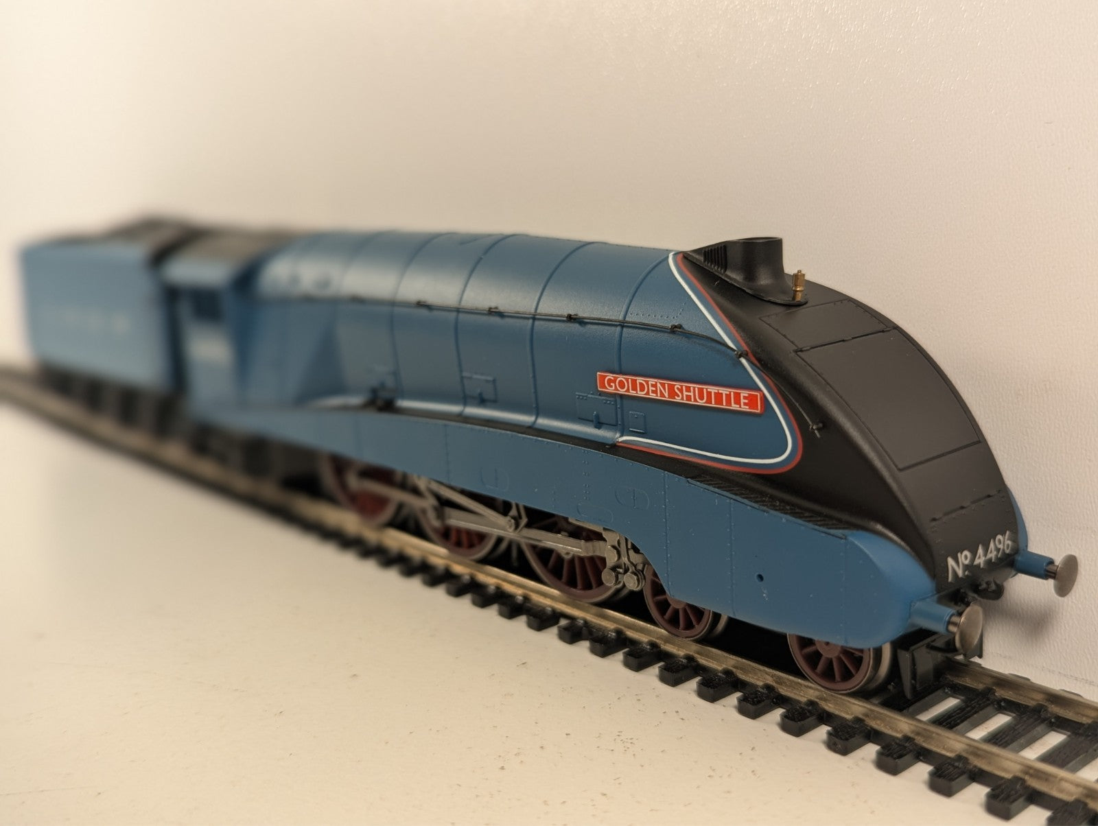 Hornby R3280 Golden Shuttle DCC Ready LNER Class A4 Pacific - Boxed