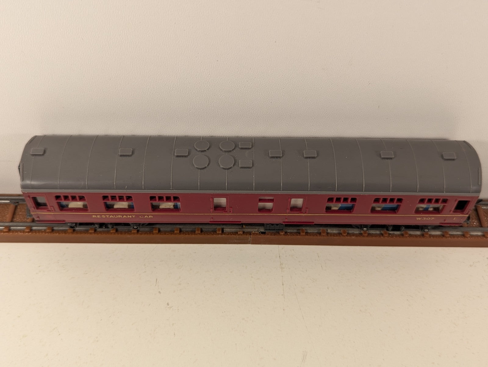 Tri-ang TT Gauge BR Mk1 First Class Restaurant Car