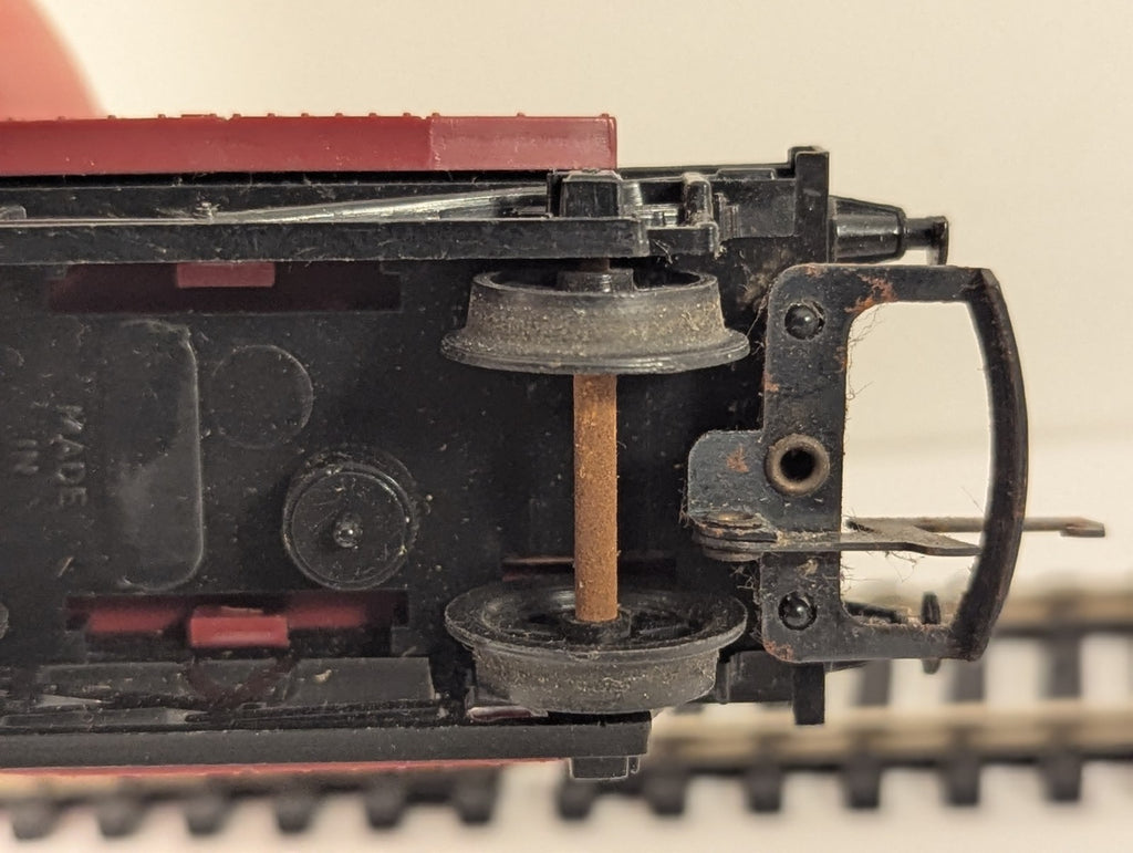 Hornby R240 OO Gauge BR Conflat L Wagon B734259 with 3 Containers
