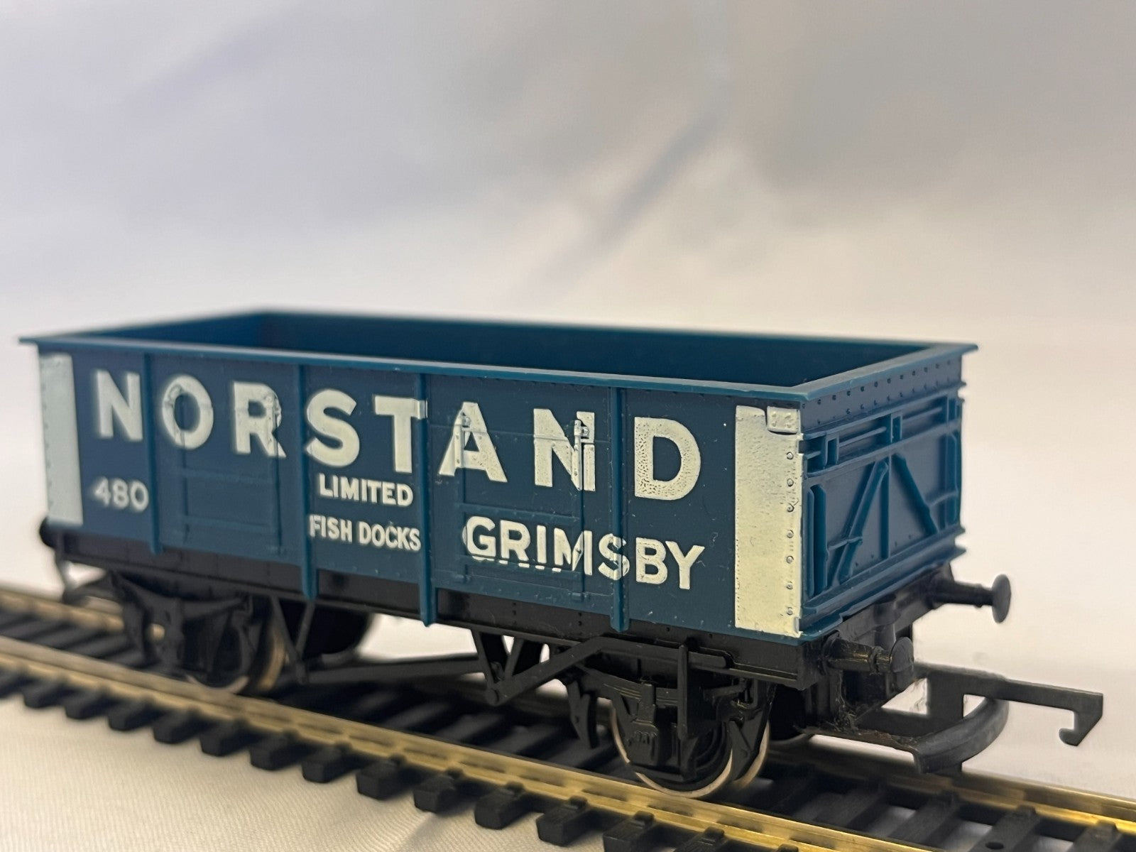 Hornby R220 OO Gauge Norstand Limited Grimsby 20 Ton Mineral Wagon