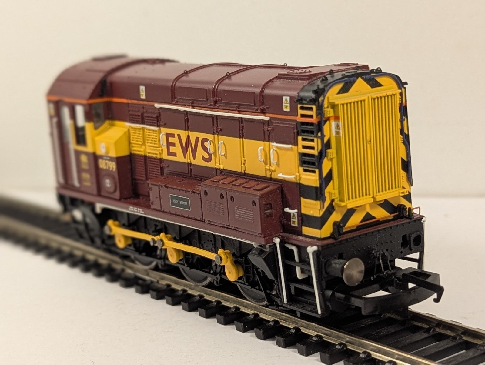 Hornby OO Gauge Class 08 Shunter 08799 'Andy Bower' Diesel Locomotive