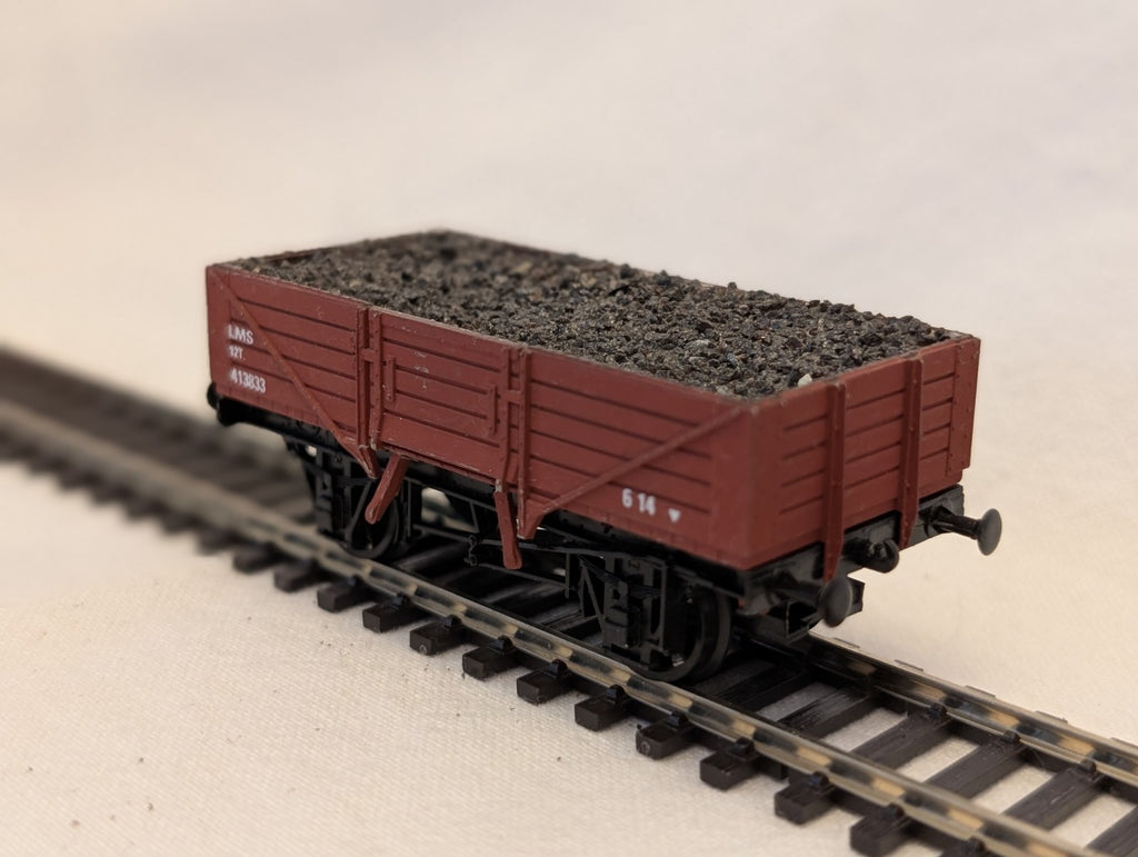 Dapol OO Gauge LMS 5 Plank Open Wagon with Coal Load Goods Wagon 41