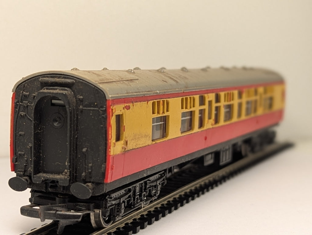 Hornby OO Gauge LMS Composite Coach Passenger Coach 15210 BR Crimson