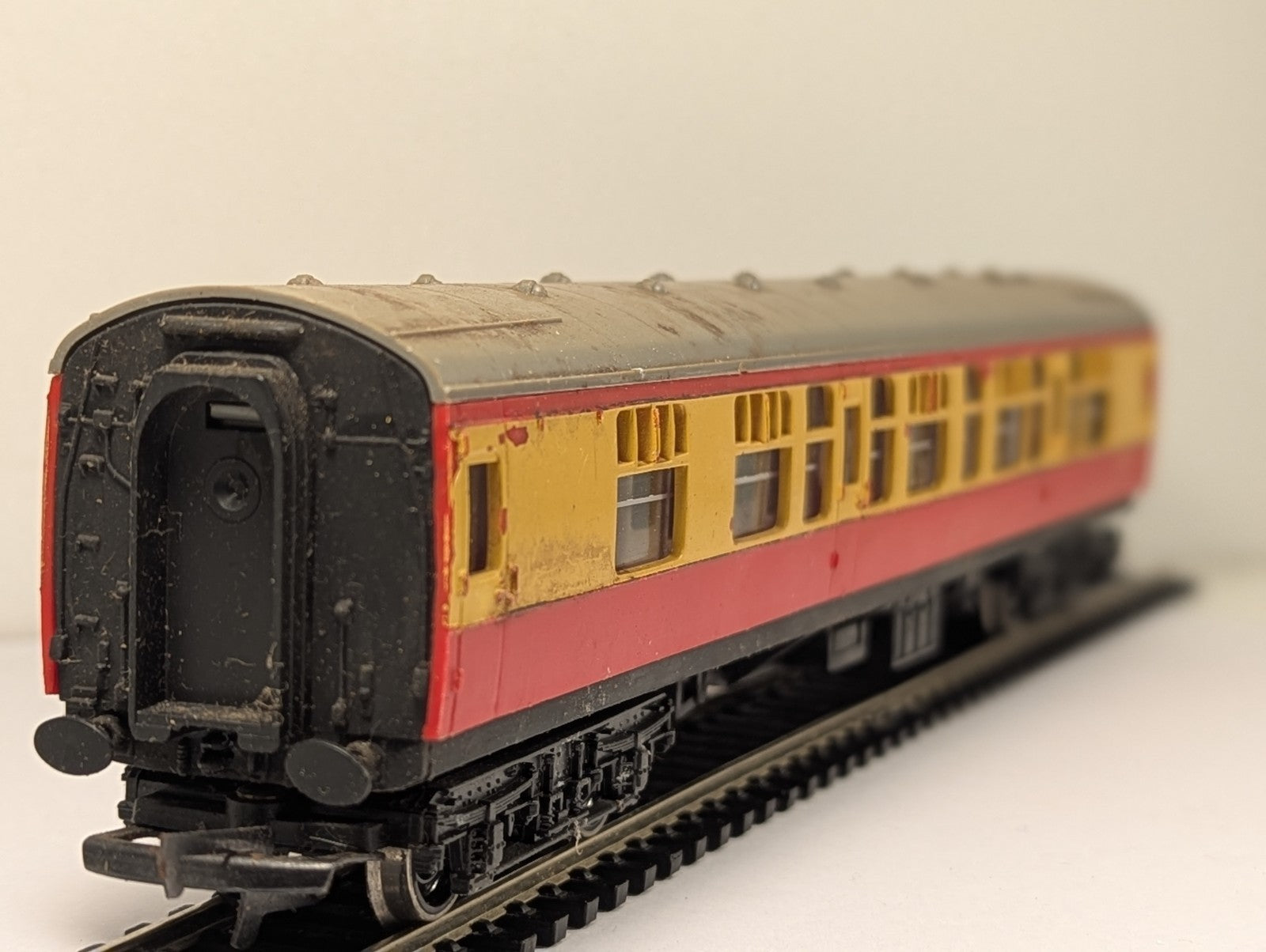 Hornby OO Gauge LMS Composite Coach Passenger Coach 15210 BR Crimson