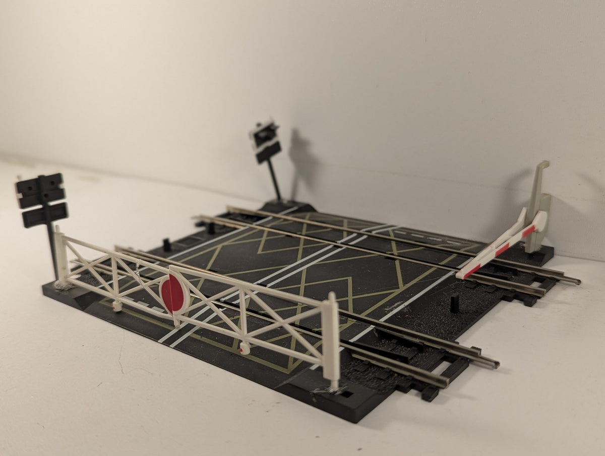 Hornby OO Gauge Double Track Level Crossing R636