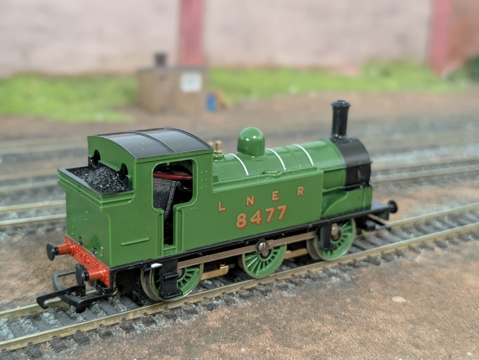 Hornby R252 OO Gauge LNER Class J83 0-6-0T 8477 Green Boxed