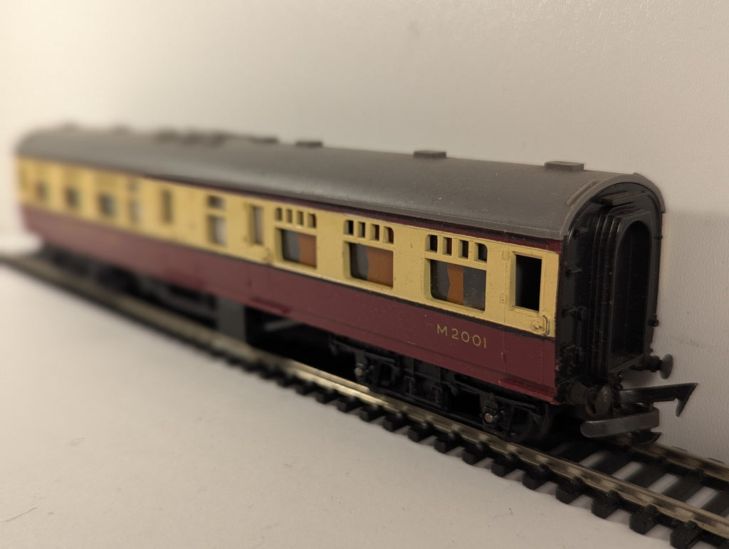 Tri-ang OO Gauge Restaurant Car Passenger Coach M2001 BR Carmine & Cream R228
