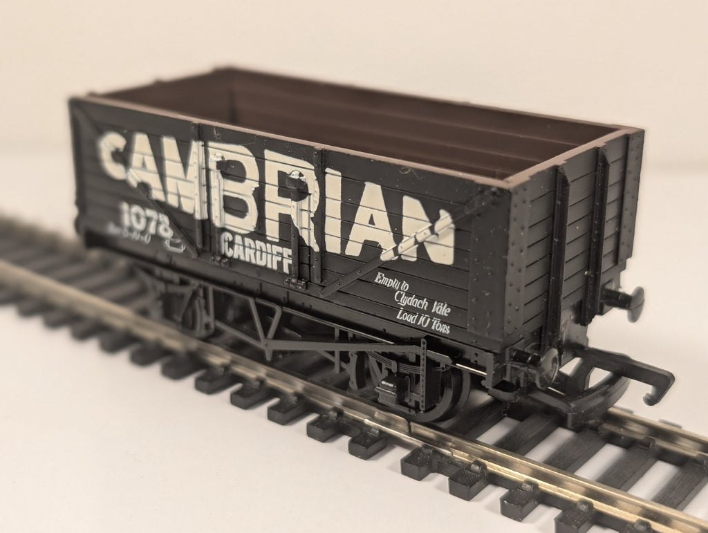 Mainline 37-169 OO Gauge 7 Plank Wagon Cambrian Cardiff