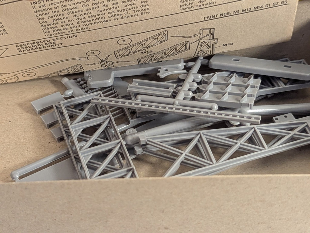 Airfix HO/OO Signal Gantry Model Kit 03601-6