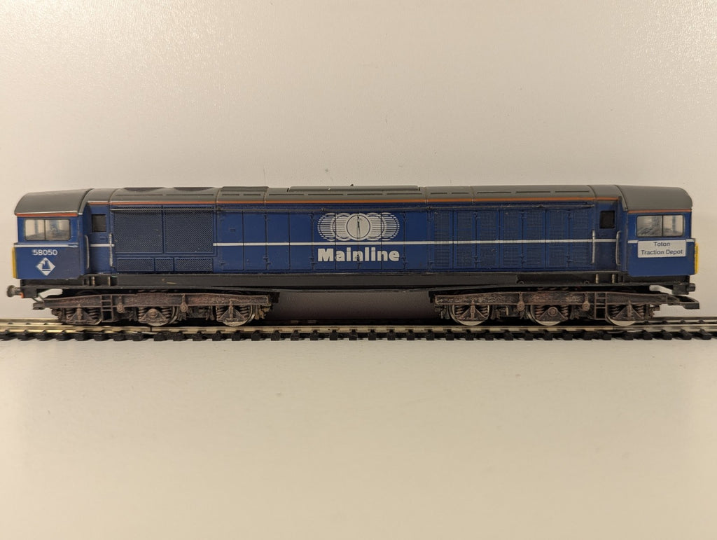 Hornby OO Gauge Class 58 Co-Co 'Toton Traction Depot' Diesel Loco