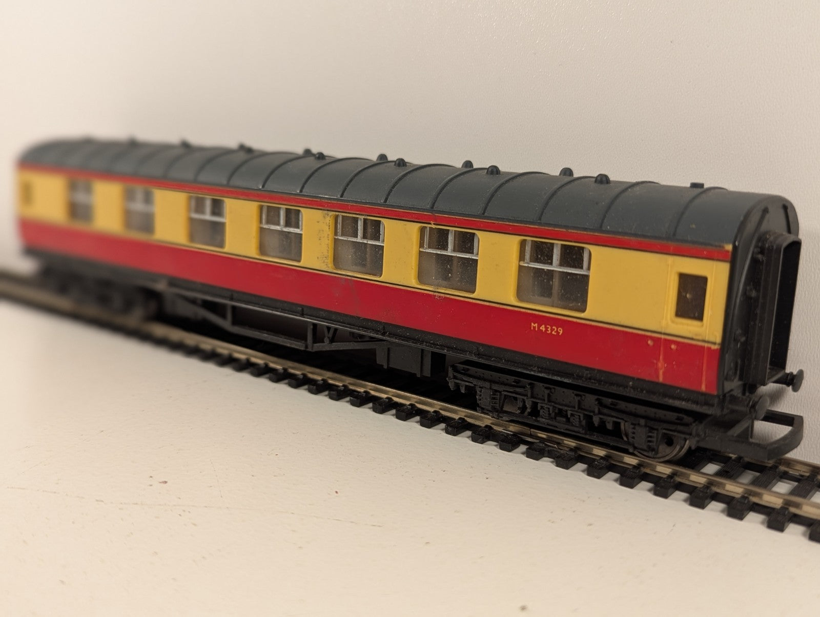 Hornby OO Gauge BR Composite 1st Class Coach