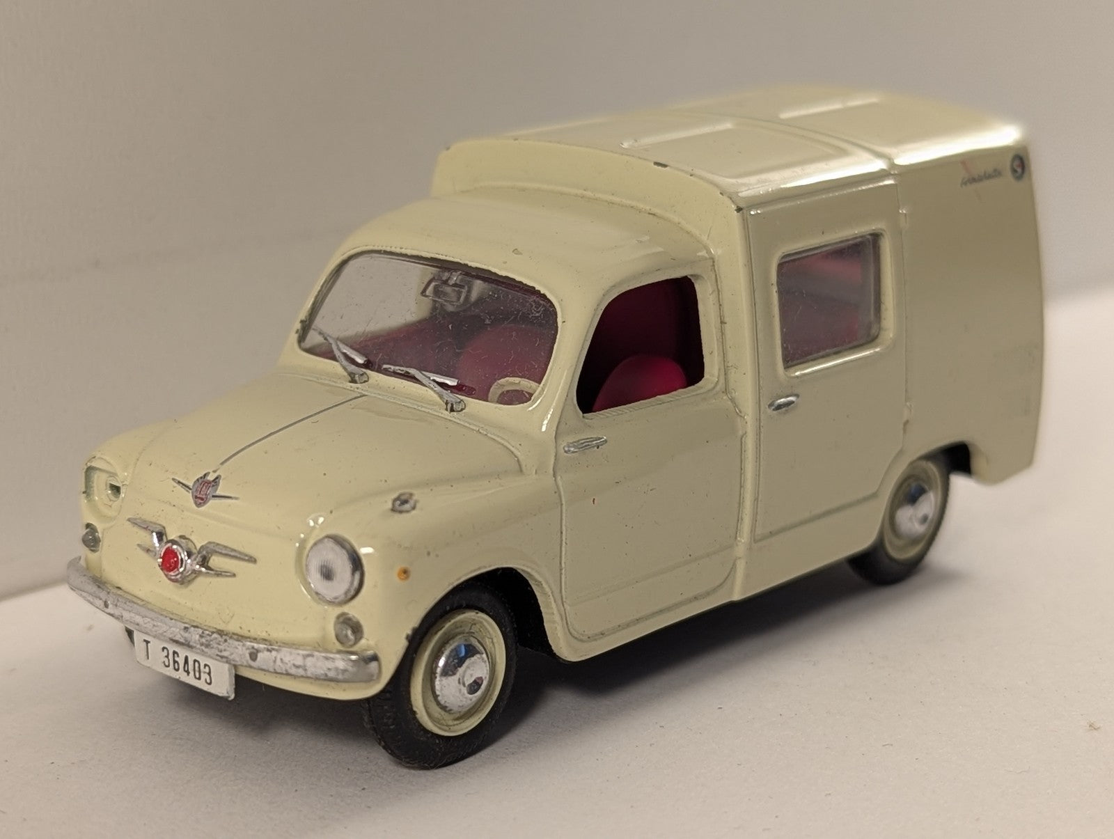 Solido 1:43 Siata Formichetta 1964 Die-cast Vehicle T 36403 Cream