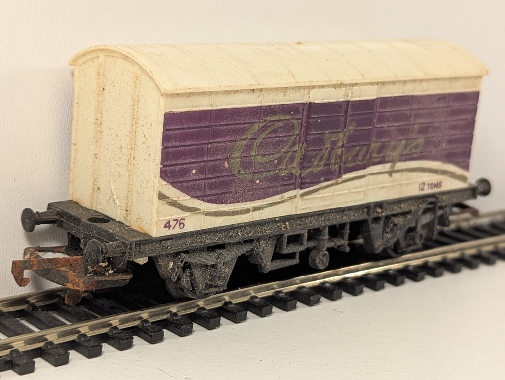 Hornby R109 OO Gauge Cadbury’s Closed Van