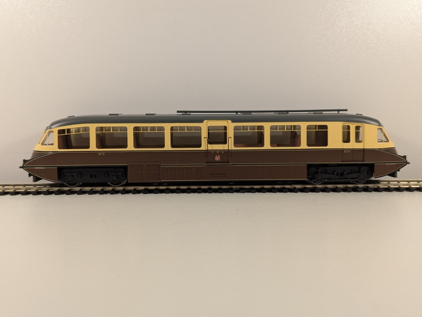 Dapol 4D-011-004 OO Gauge GWR Twin Cities Streamlined Railcar DCC Ready