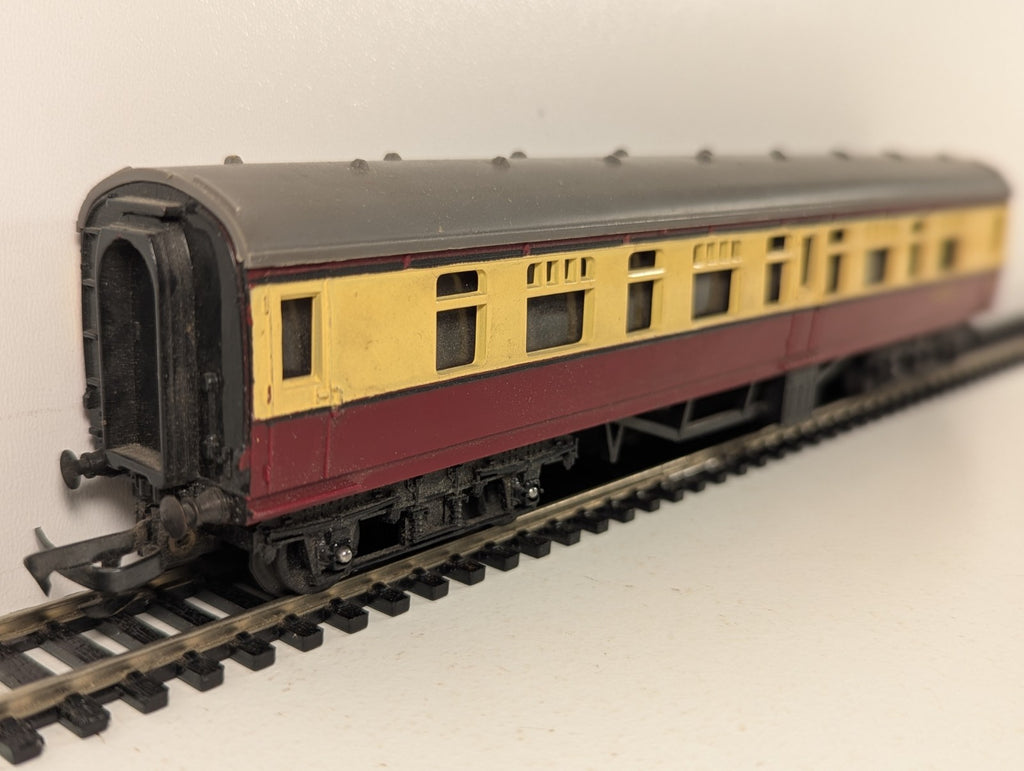Tri-ang OO Gauge BR Mk1 Composite Coach Passenger Coach M24001