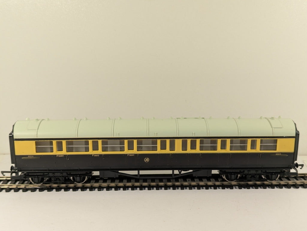 Hornby Railways R429 OO Gauge GWR 57ft Composite Coach Boxed