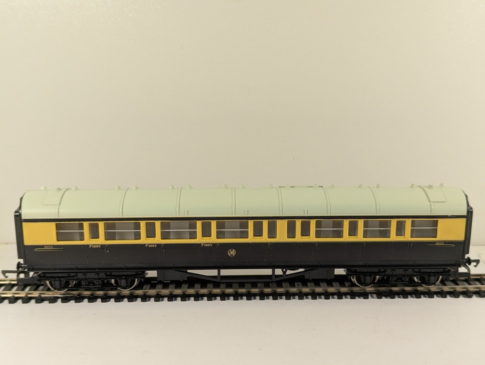 Hornby Railways R429 OO Gauge GWR 57ft Composite Coach Boxed