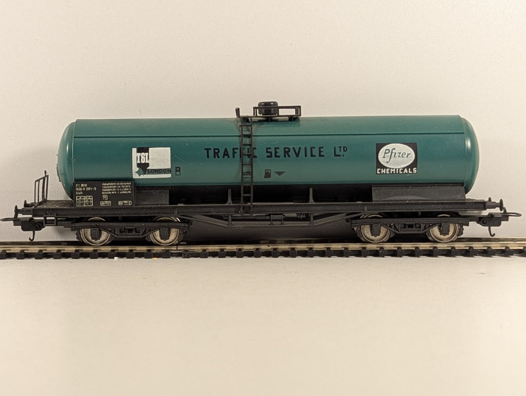 Lima 2911 OO/HO Gauge Traffic Services Ltd / Pfizer Chemicals Bogie Tank Wagon