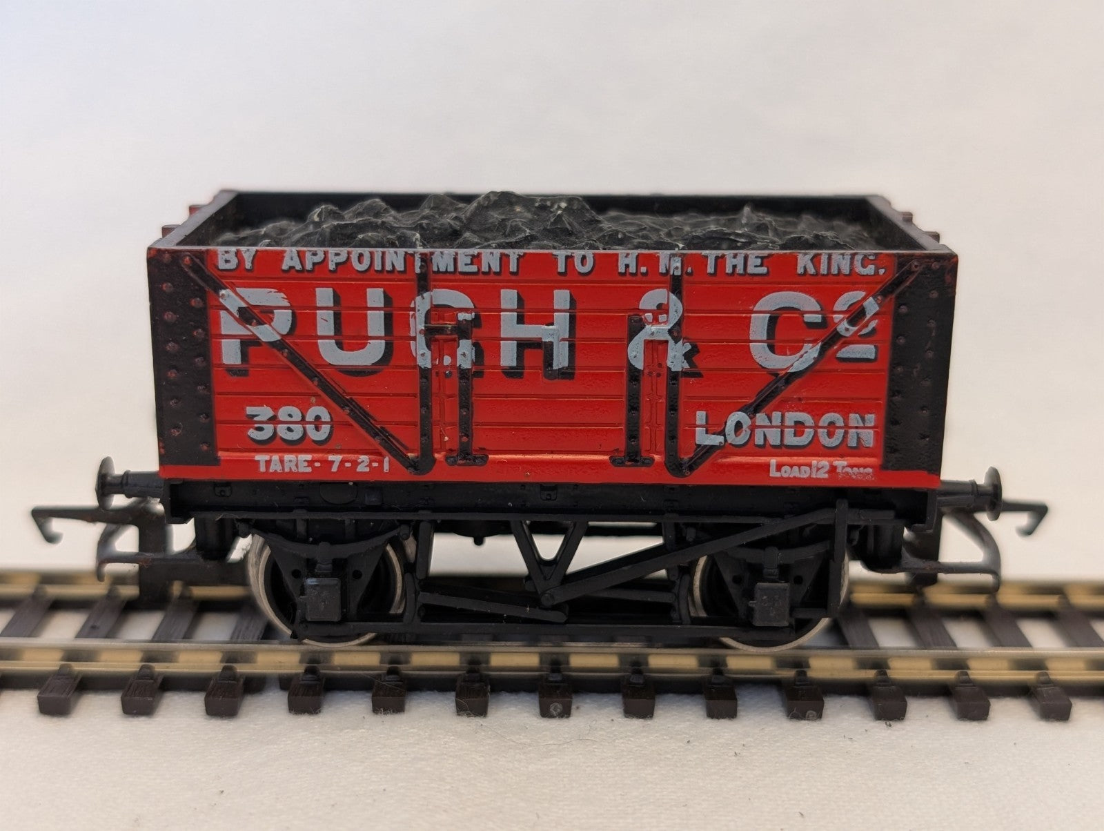 Hornby OO Gauge 7 Plank Private Owner Wagon 'Pugh & Co' Goods Wagon