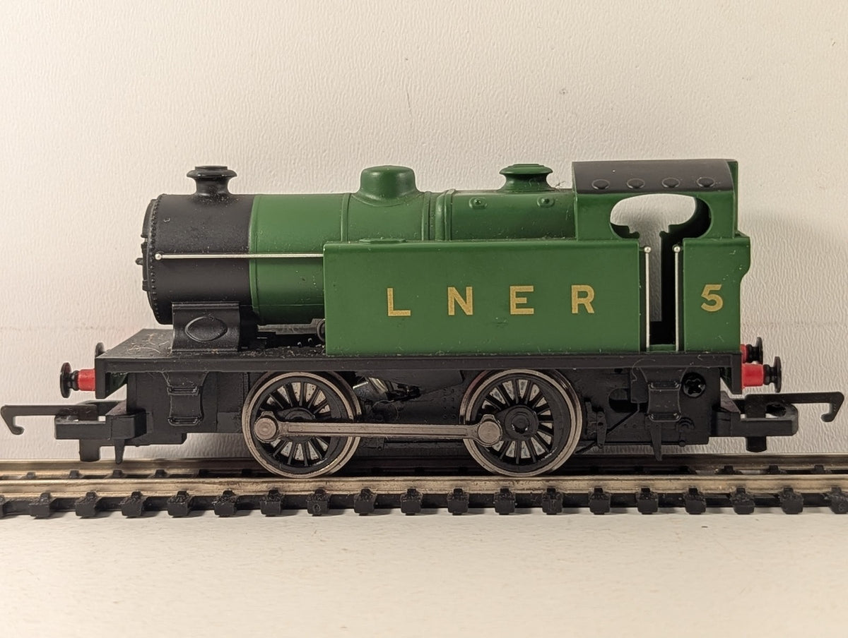 Hornby OO Gauge LNER Industrial 0-4-0 Locomotive 5 LNER Green R2671